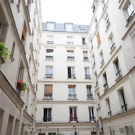 Functional Near Montmartre *