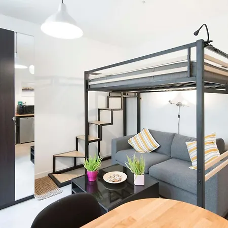 Functional Near Montmartre Apartment *