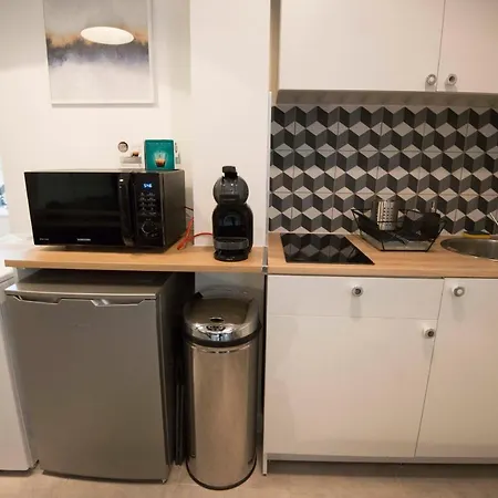 Functional Near Montmartre Apartment *