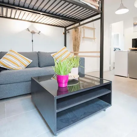 Functional Near Montmartre Apartment *