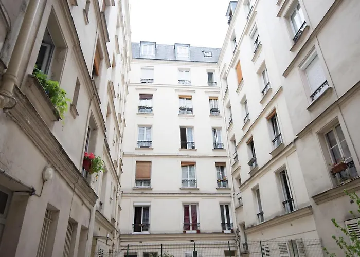 Functional Near Montmartre *