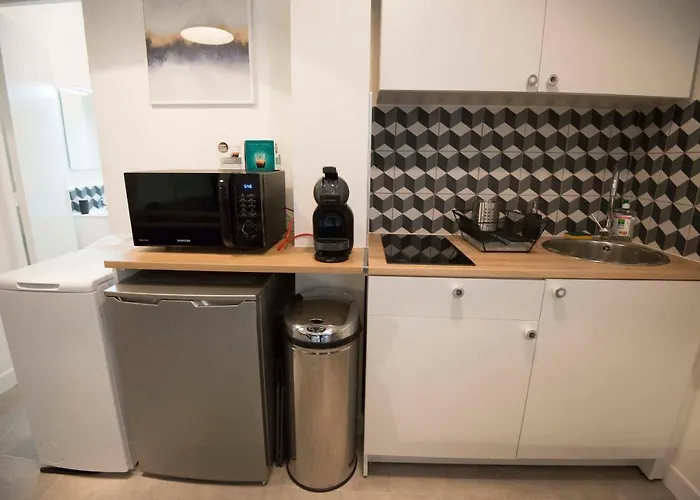 Functional Near Montmartre Apartment *