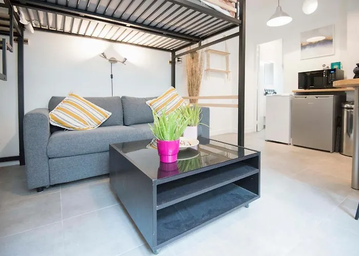Functional Near Montmartre Apartment *